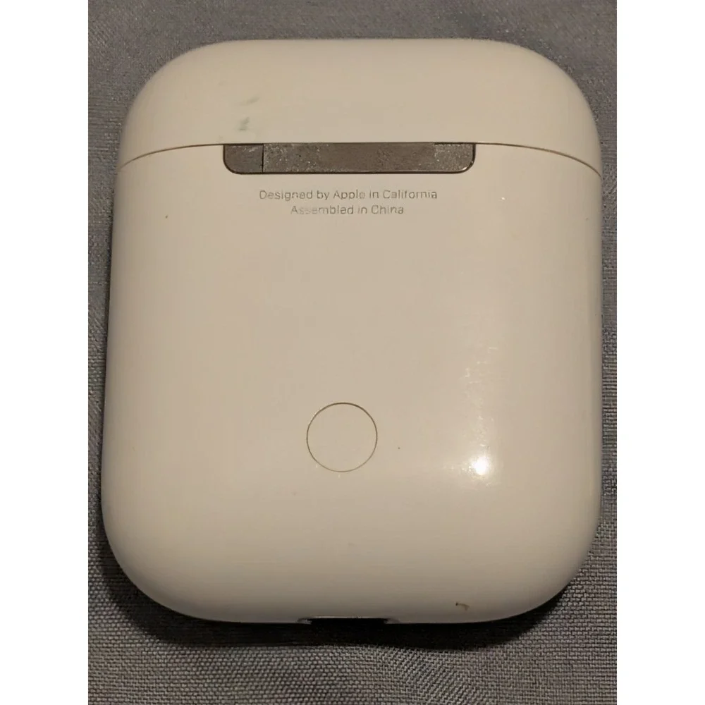 Apple AirPods (1st Generation) In-Ear Headsets with Charging Case - WORKING